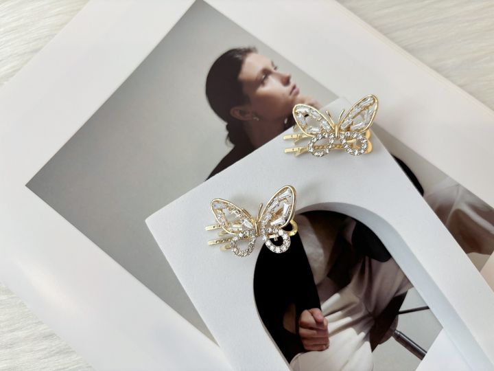 quartz butterfly clip