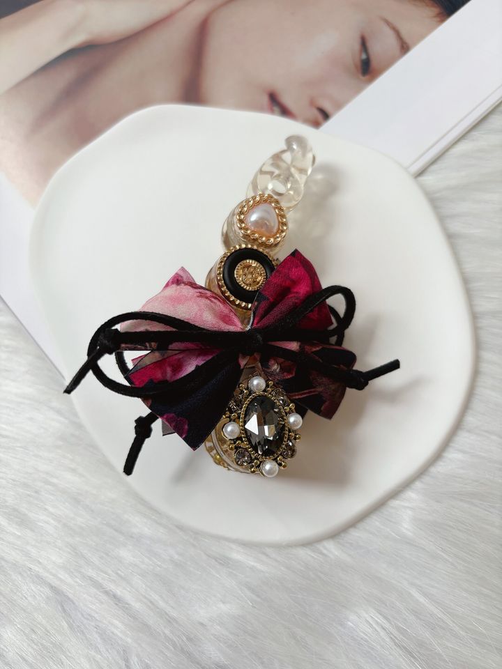 vintage style banana clip