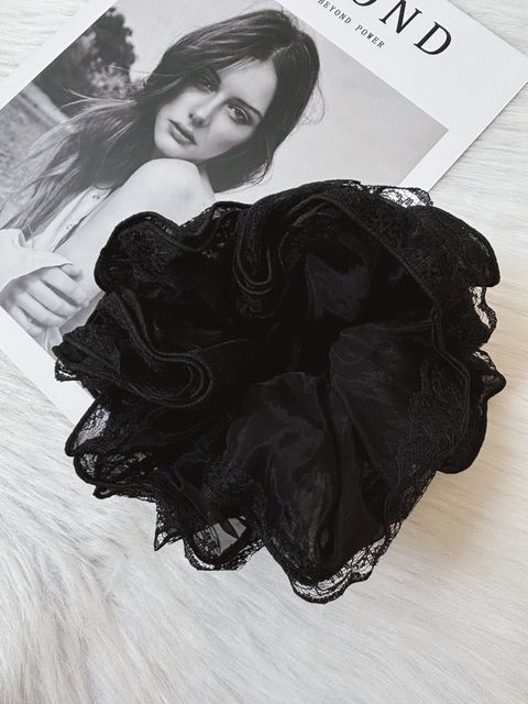 XL premium lace scrunchy