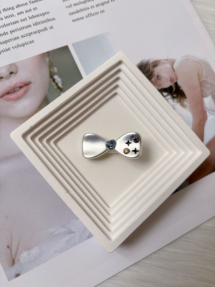 cute ribbon duck clip with crystal