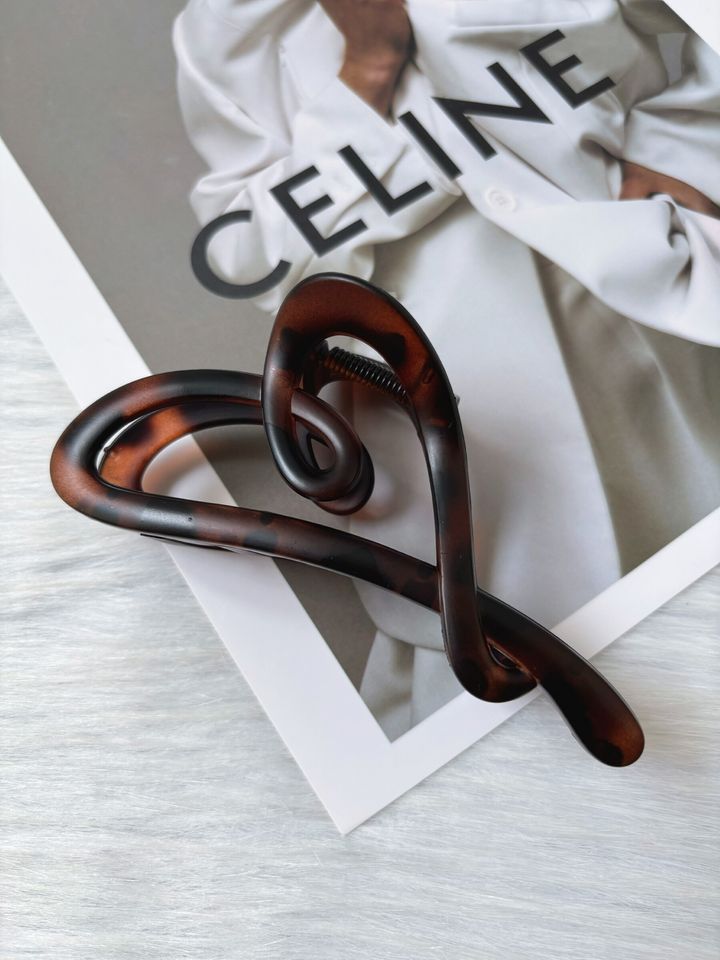 matt heart claw clip
