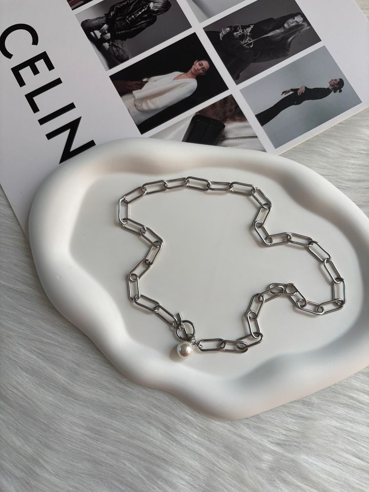 interlock chain necklace with pearl