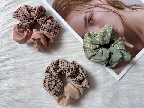 dual design scrunchy