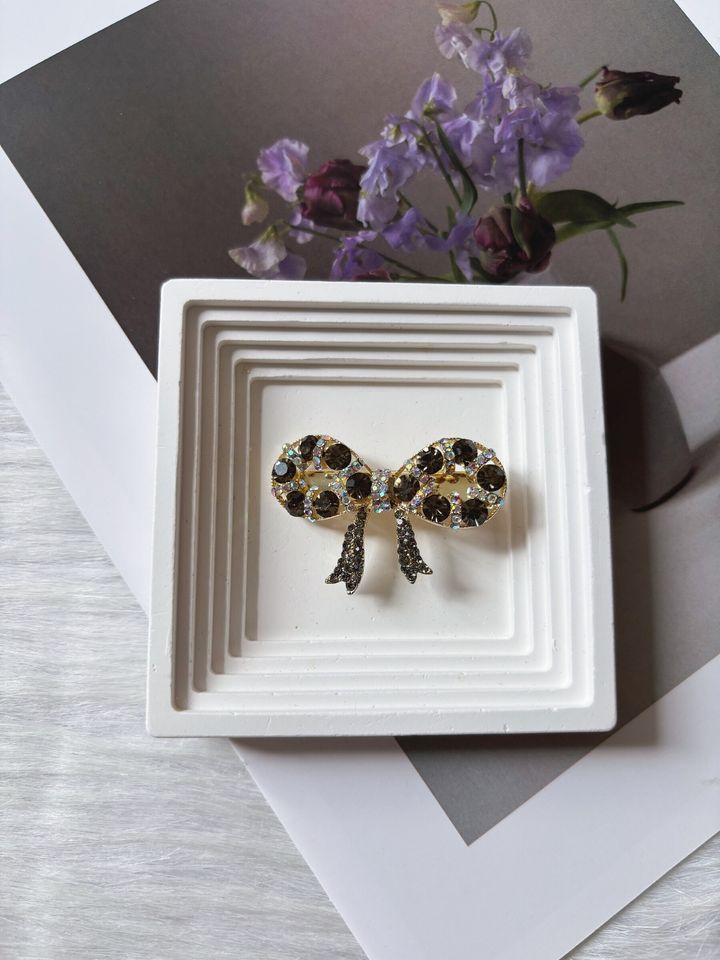 crystal ribbon duck clip