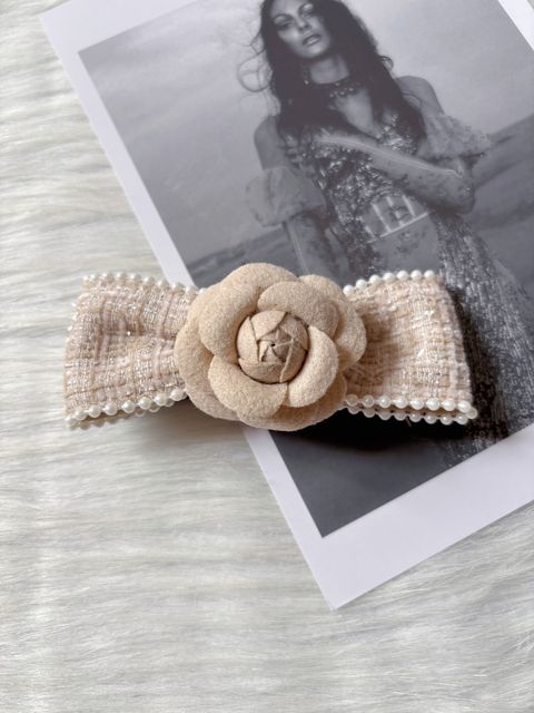 camellia flower tweed duck clip