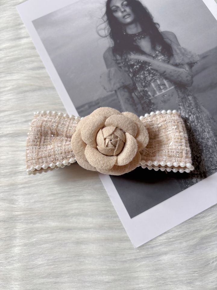 camellia flower tweed duck clip