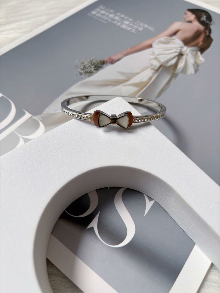 eternal ribbon stainless steel bangle