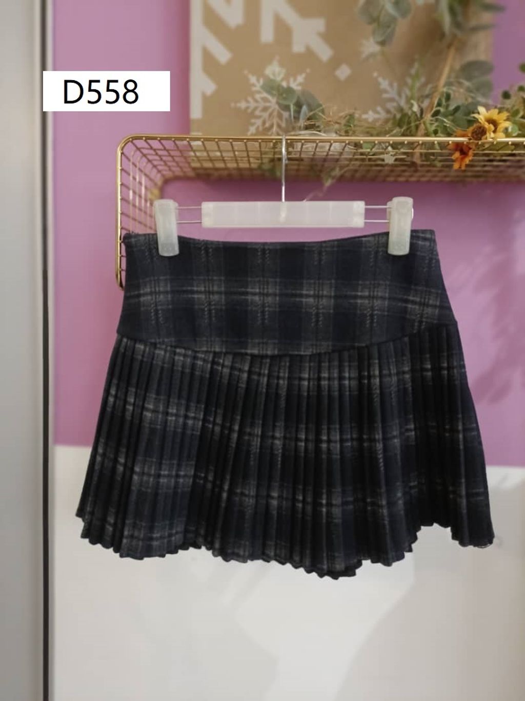D558