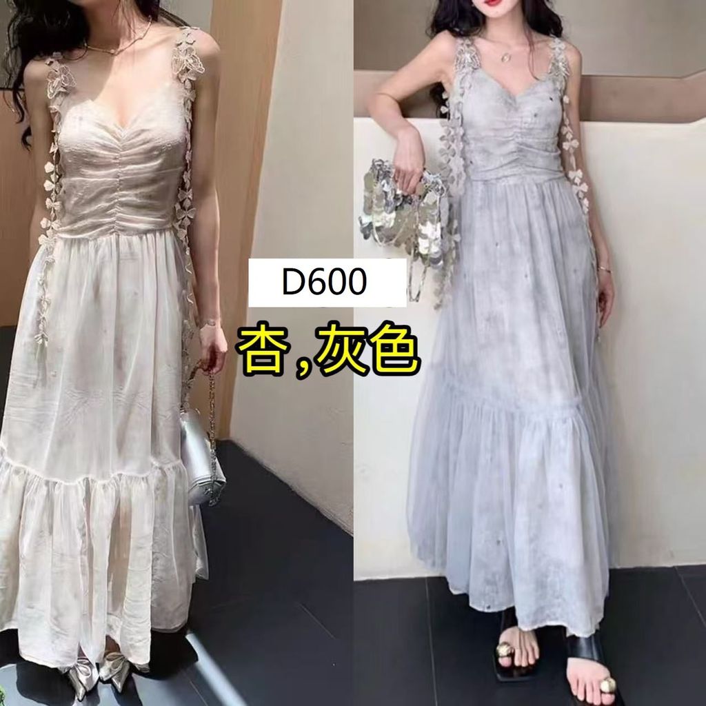 D600