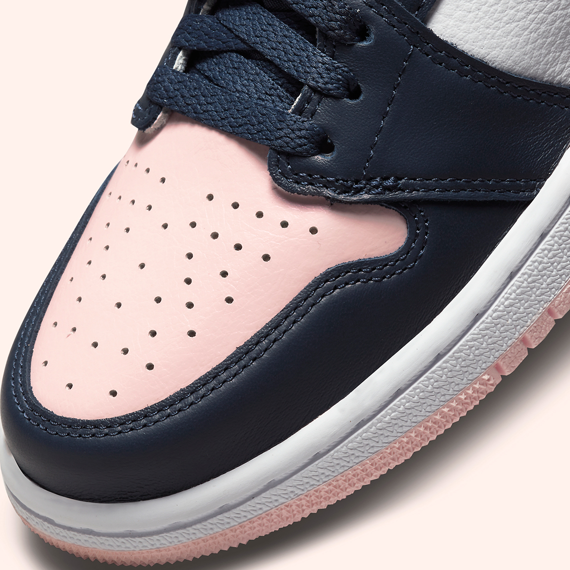 Air-Jordan-1-Bubble-Gum-DD9335-641-Photos-6.jpg Air-Jordan-1-Bubble-Gum-DD9335-641-Photos-6.jpg