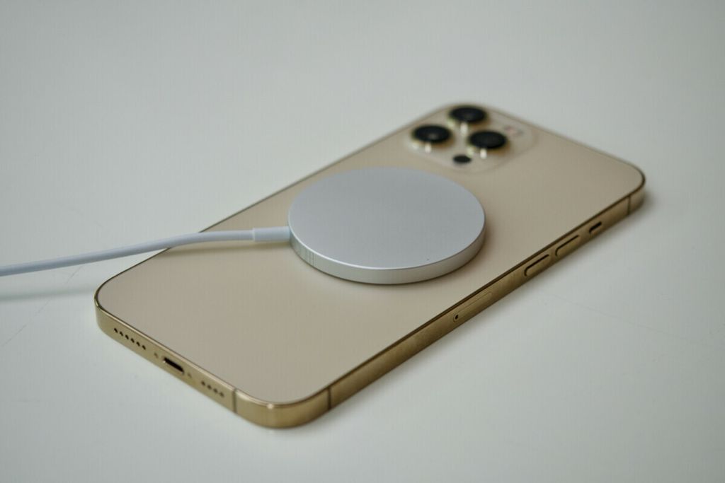 New-Apple-survey-brings-one-good-news-and-one-bad-news-about-iPhone-13.jpg
