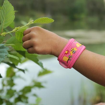 parakito_kids_mosquito_repellent_wristband_honey_bee_3