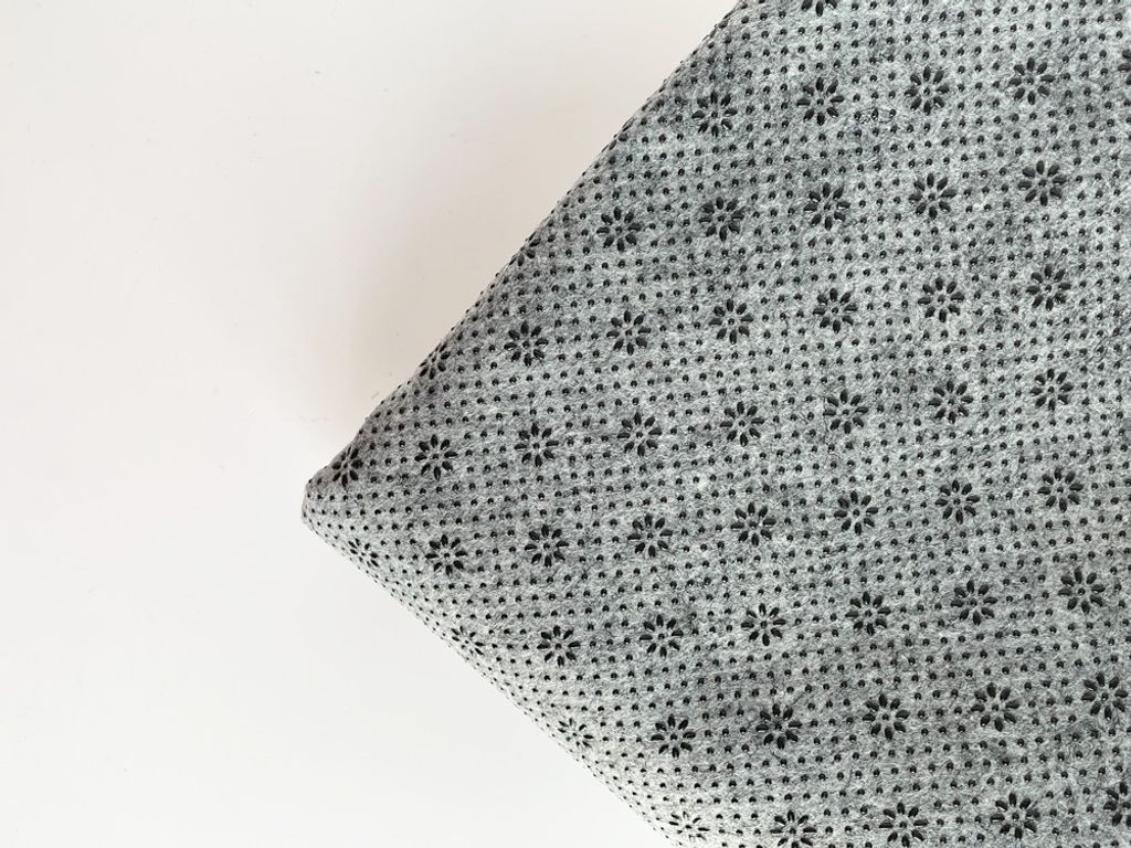 Anti-slip-backing-02