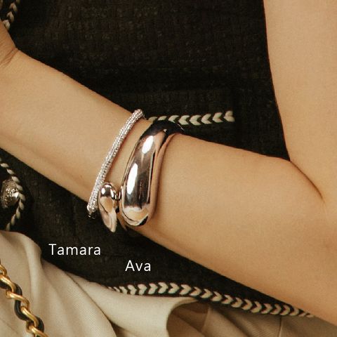 Ava002
