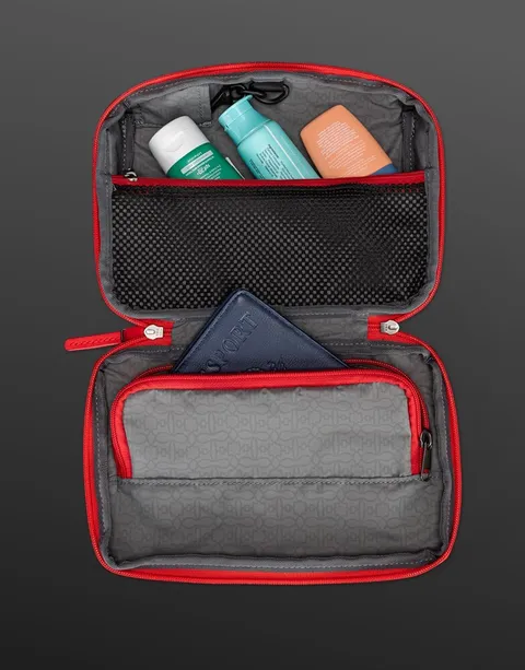 22d1f575-9d34-446c-93a5-e3dc348da5dc2025-dopp-kit-sc-pinflag-navy-main3