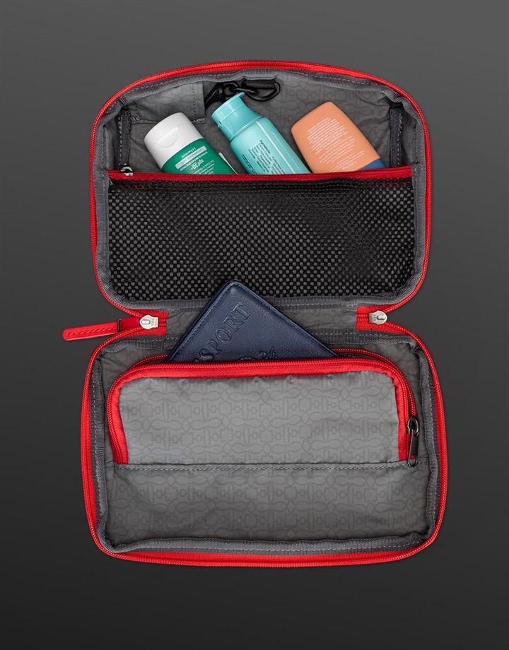 22d1f575-9d34-446c-93a5-e3dc348da5dc2025-dopp-kit-sc-pinflag-navy-main3
