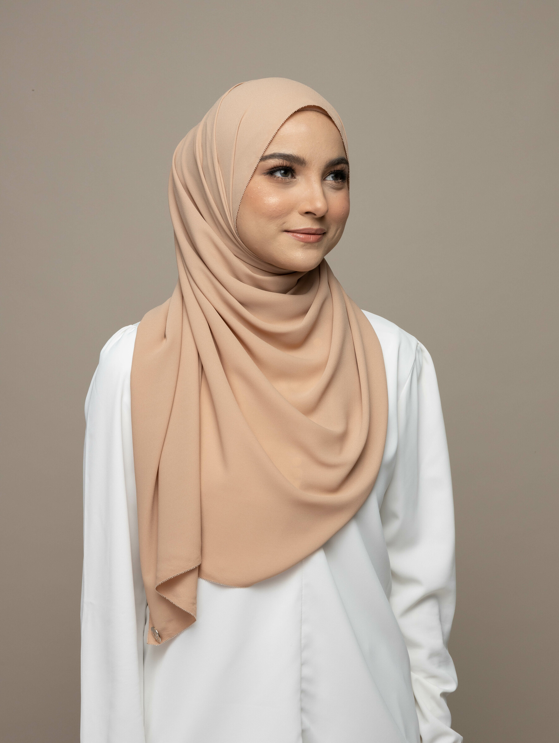 kyrashahrol studio shoot 17.3.2022-146737.jpg