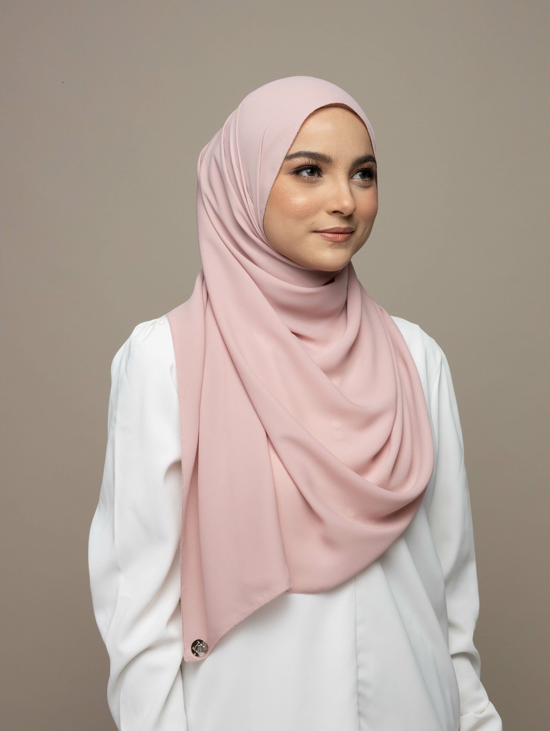 kyrashahrol studio shoot 17.3.2022-146708.jpg