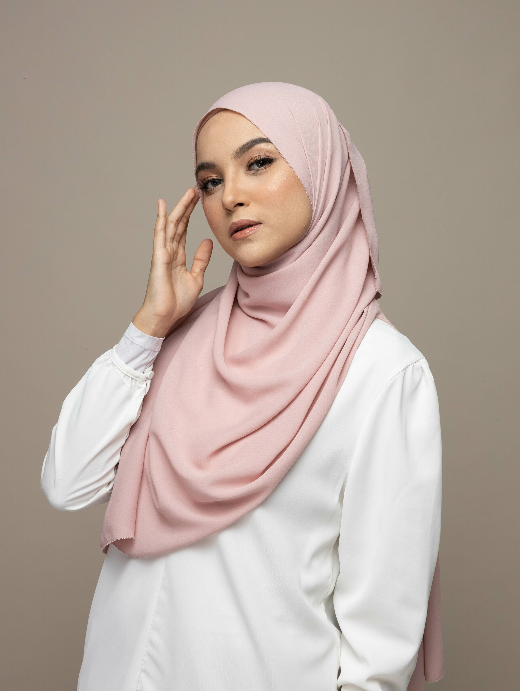 kyrashahrol studio shoot 17.3.2022-146712.jpg