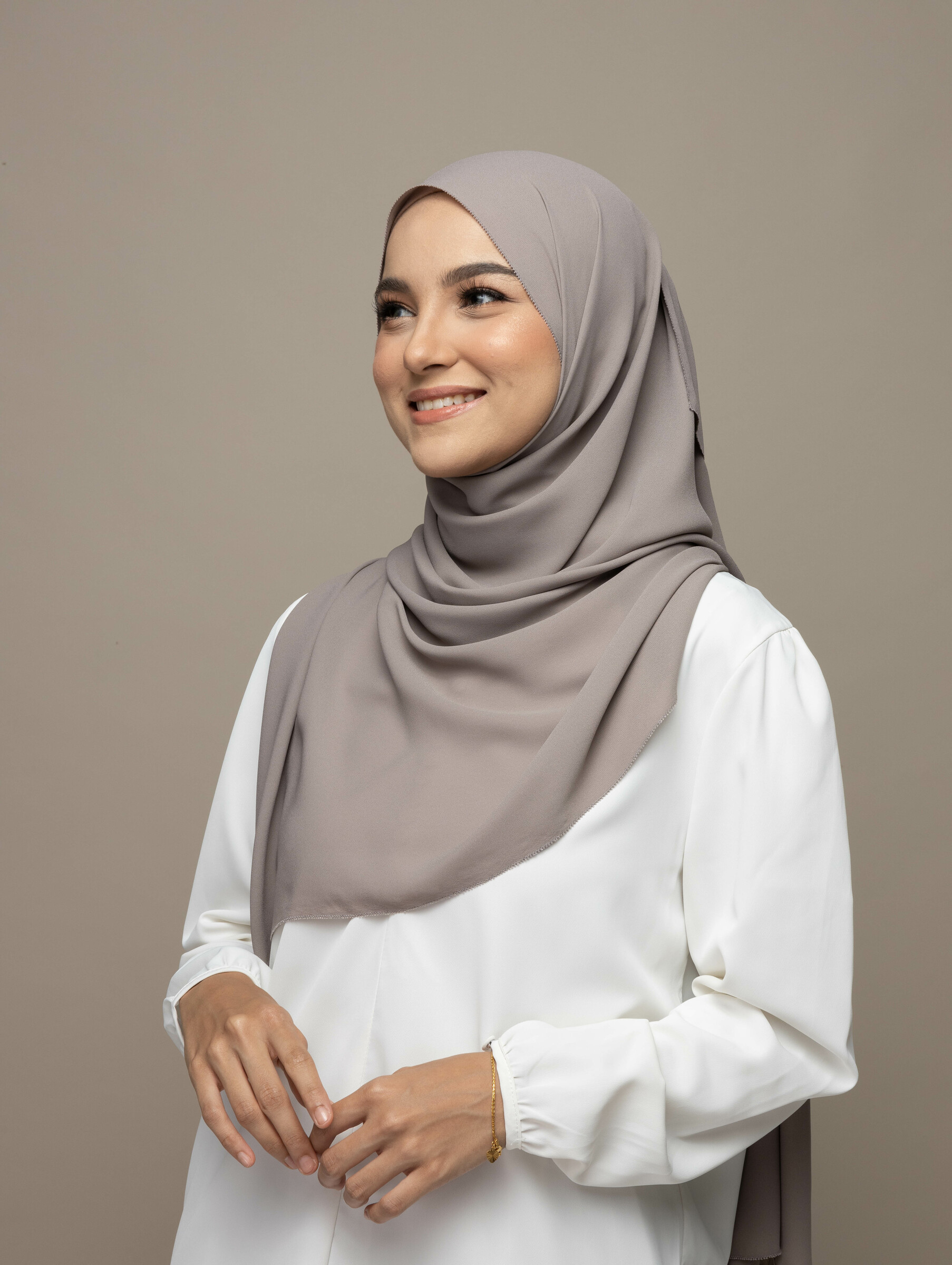 kyrashahrol studio shoot 17.3.2022-146788.jpg