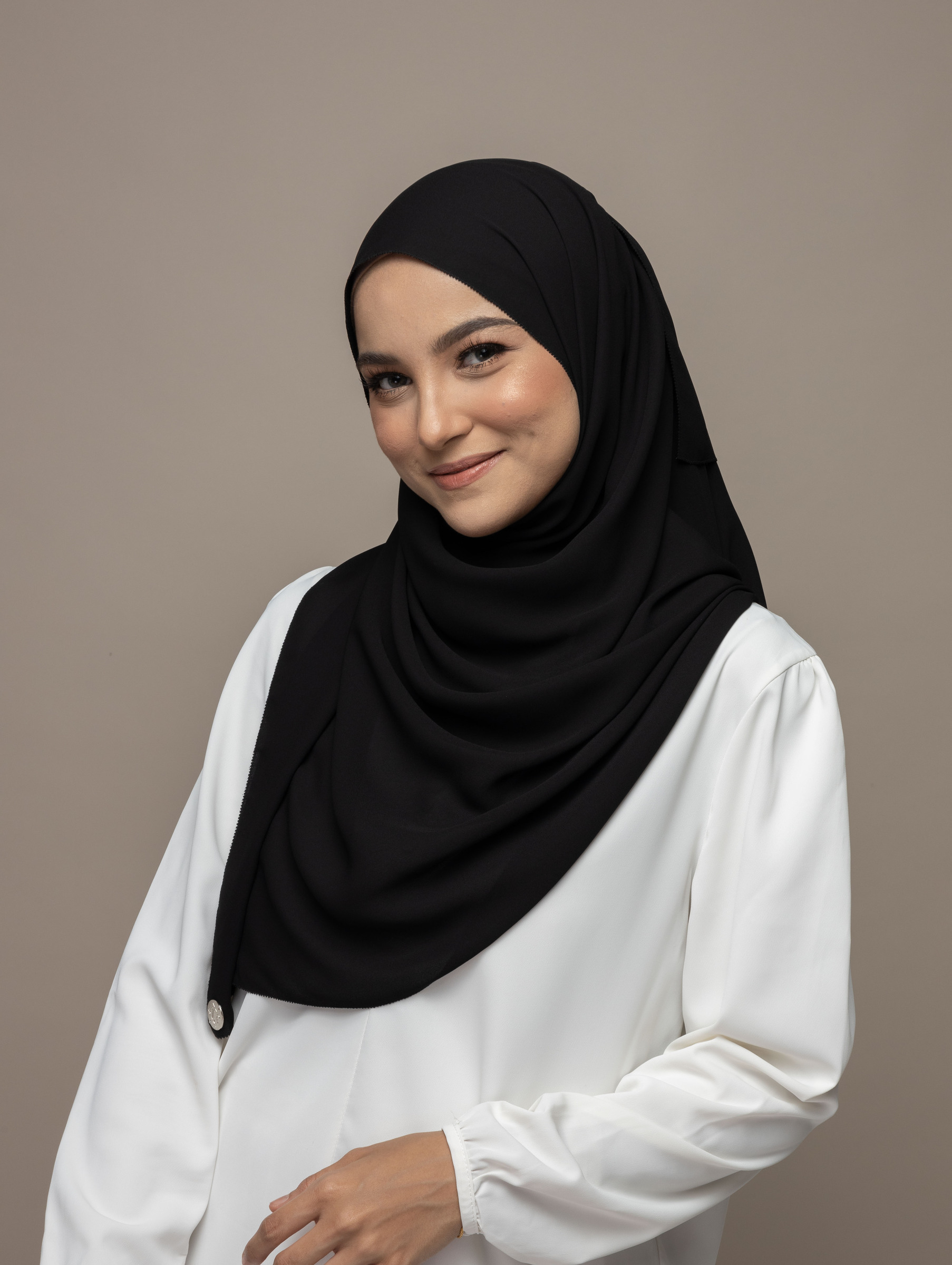 kyrashahrol studio shoot 17.3.2022-146830.jpg