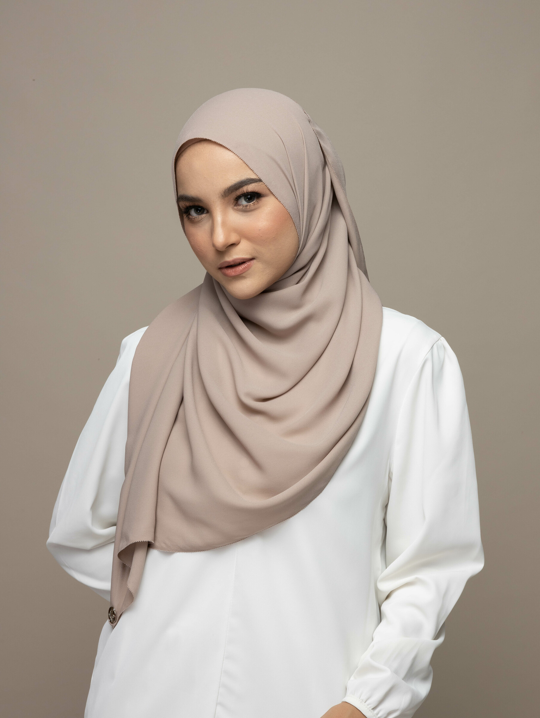 kyrashahrol studio shoot 17.3.2022-146816.jpg