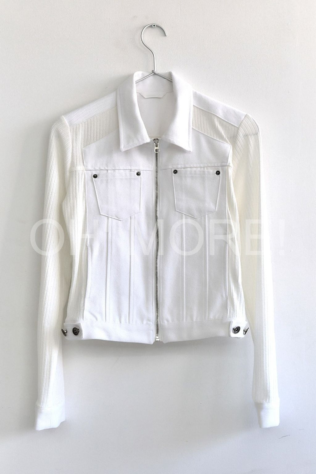 LINE_ALBUM_202639_260309_101