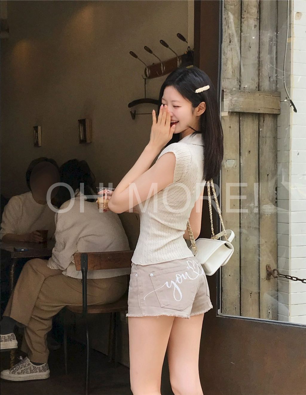 LINE_ALBUM_202586_250806_350