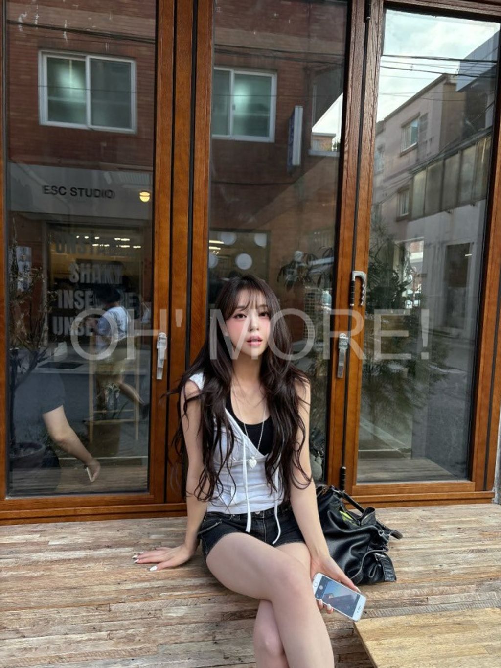 LINE_ALBUM_202591_250901_12