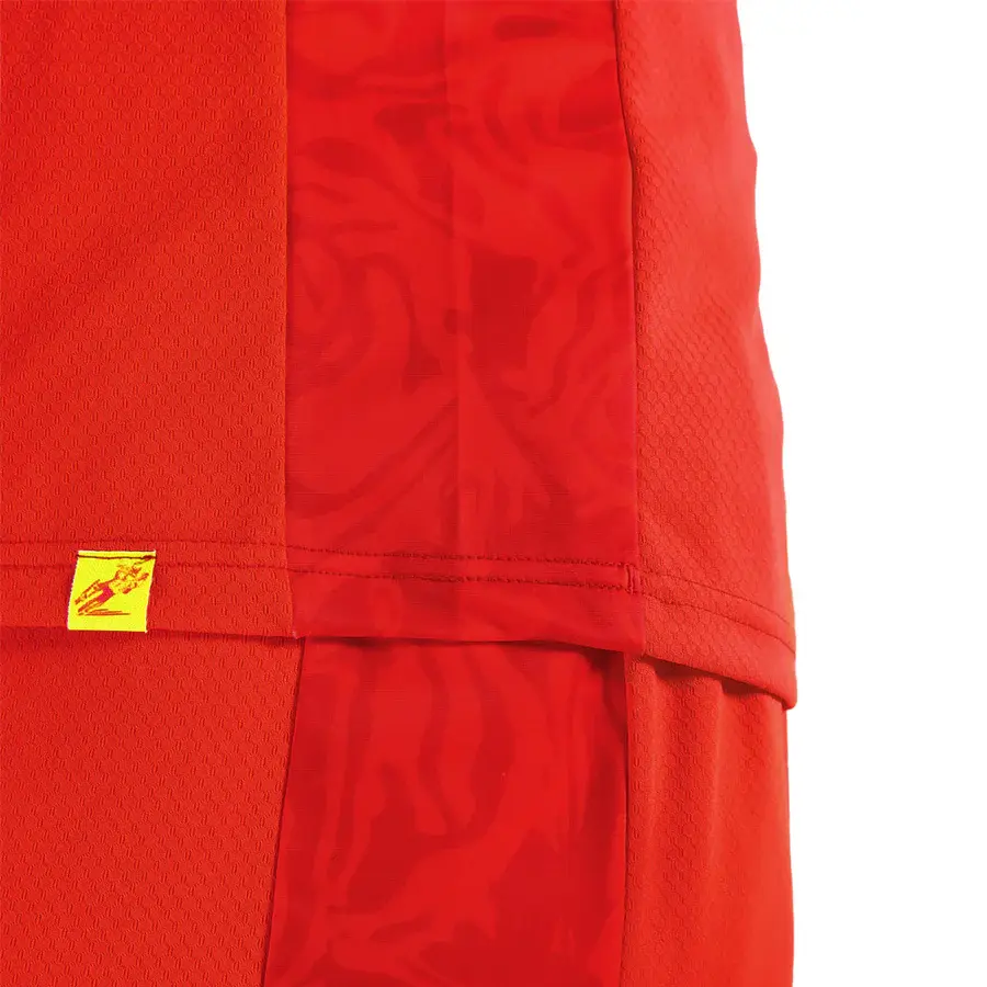 Red_Detail_900x