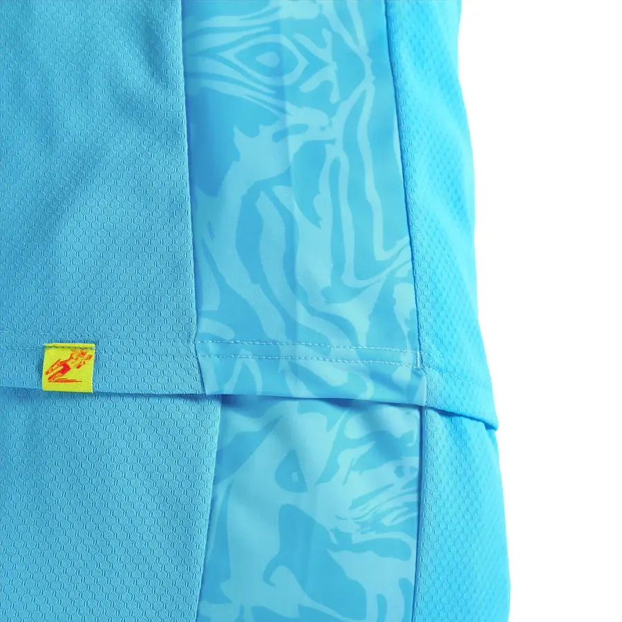 Peron_Detail_900x