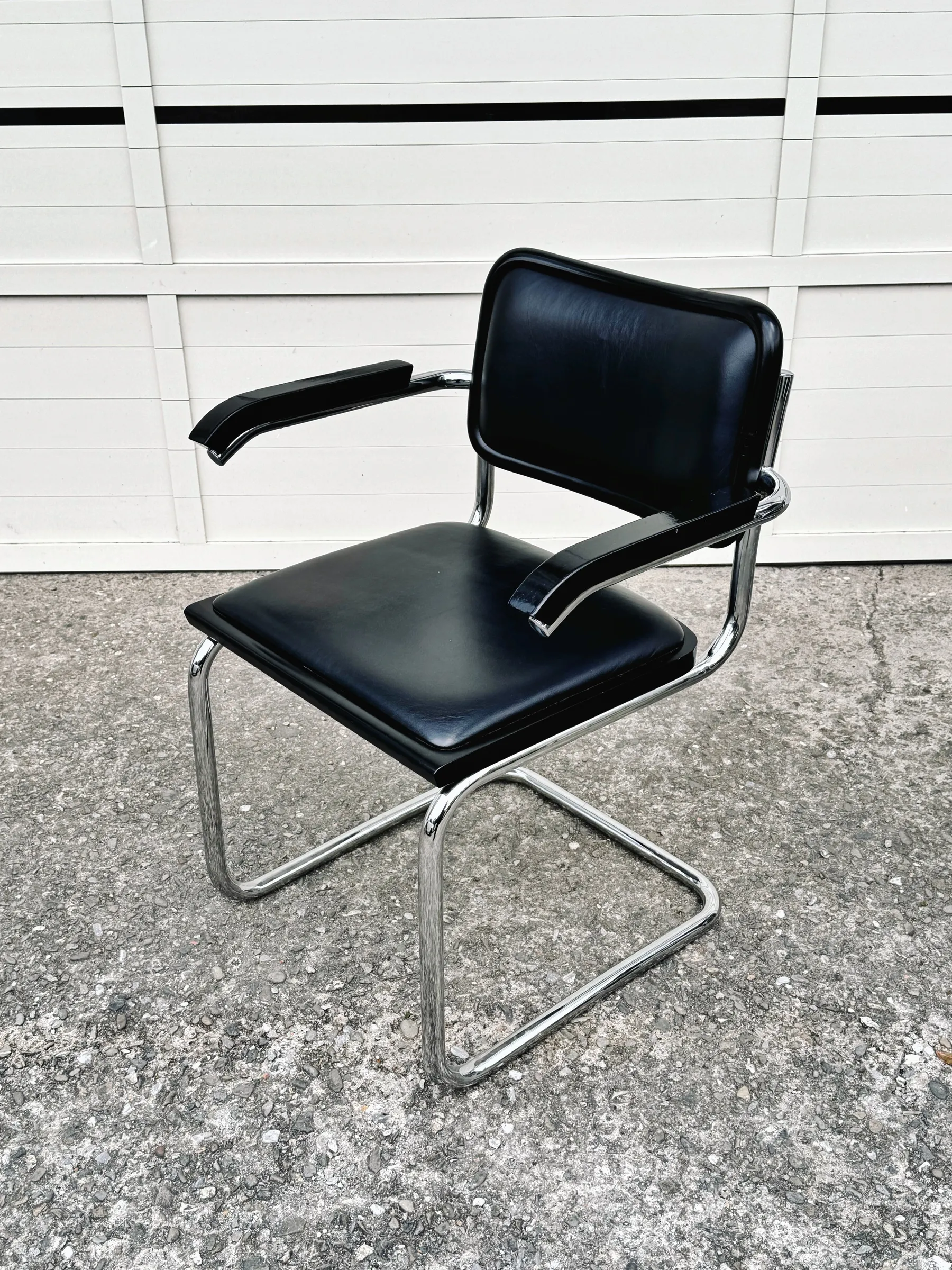 Fasem B32 Cesca Chair Leather Black Front
