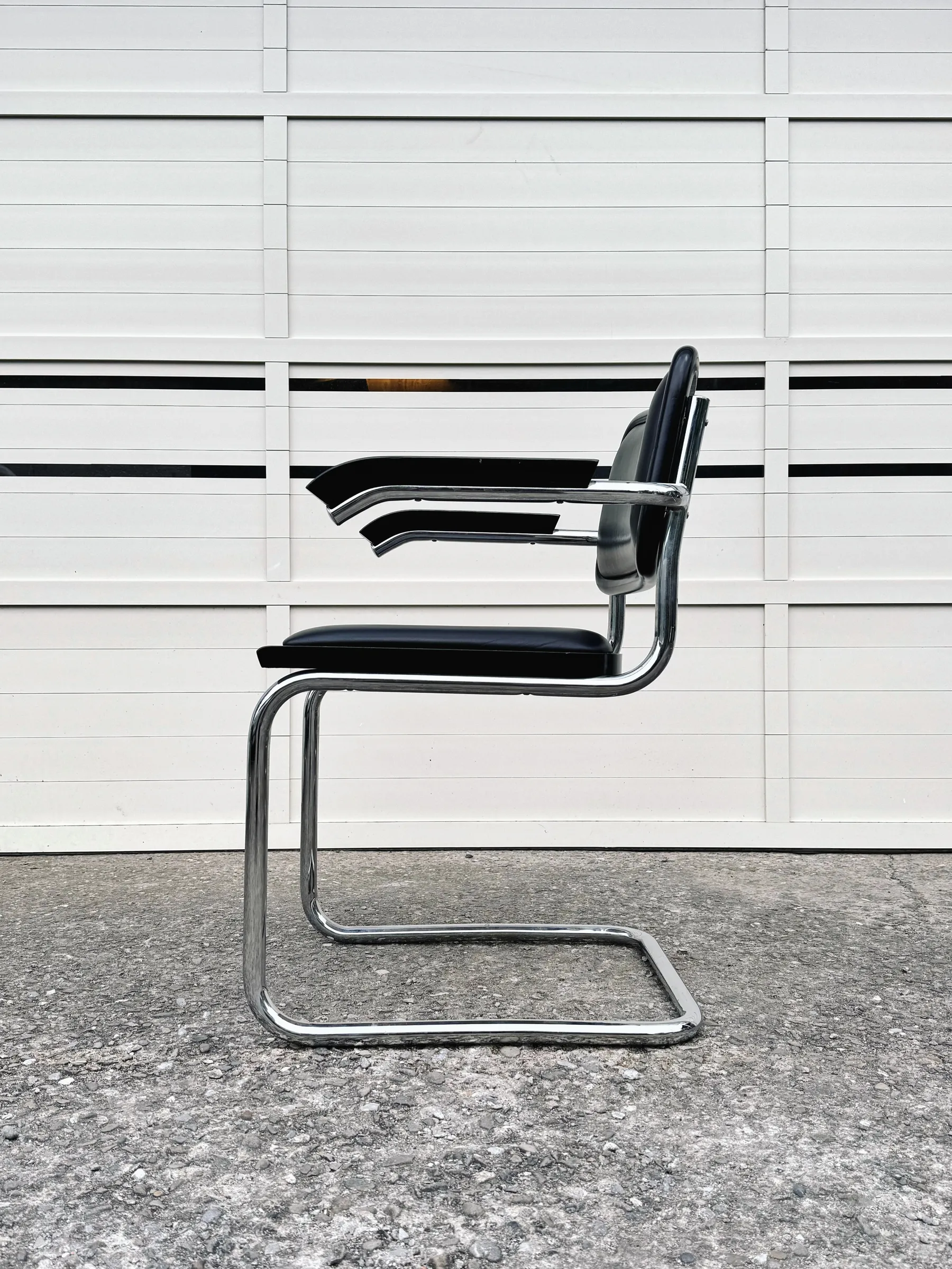 Fasem B32 Cesca Chair Side Profile