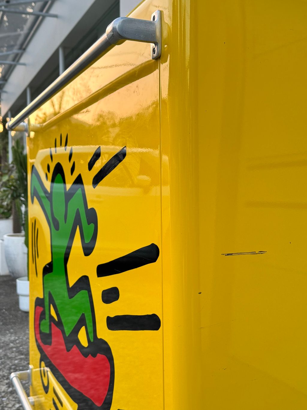 N3876 Bretz Keith haring Bar (20)