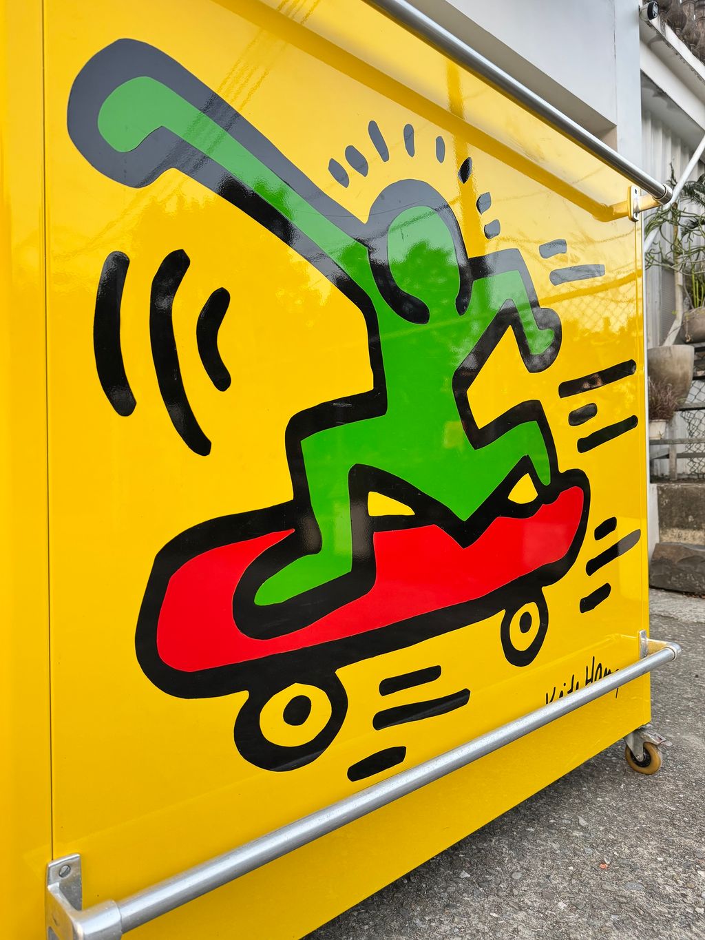 N3876 Bretz Keith haring Bar (10)