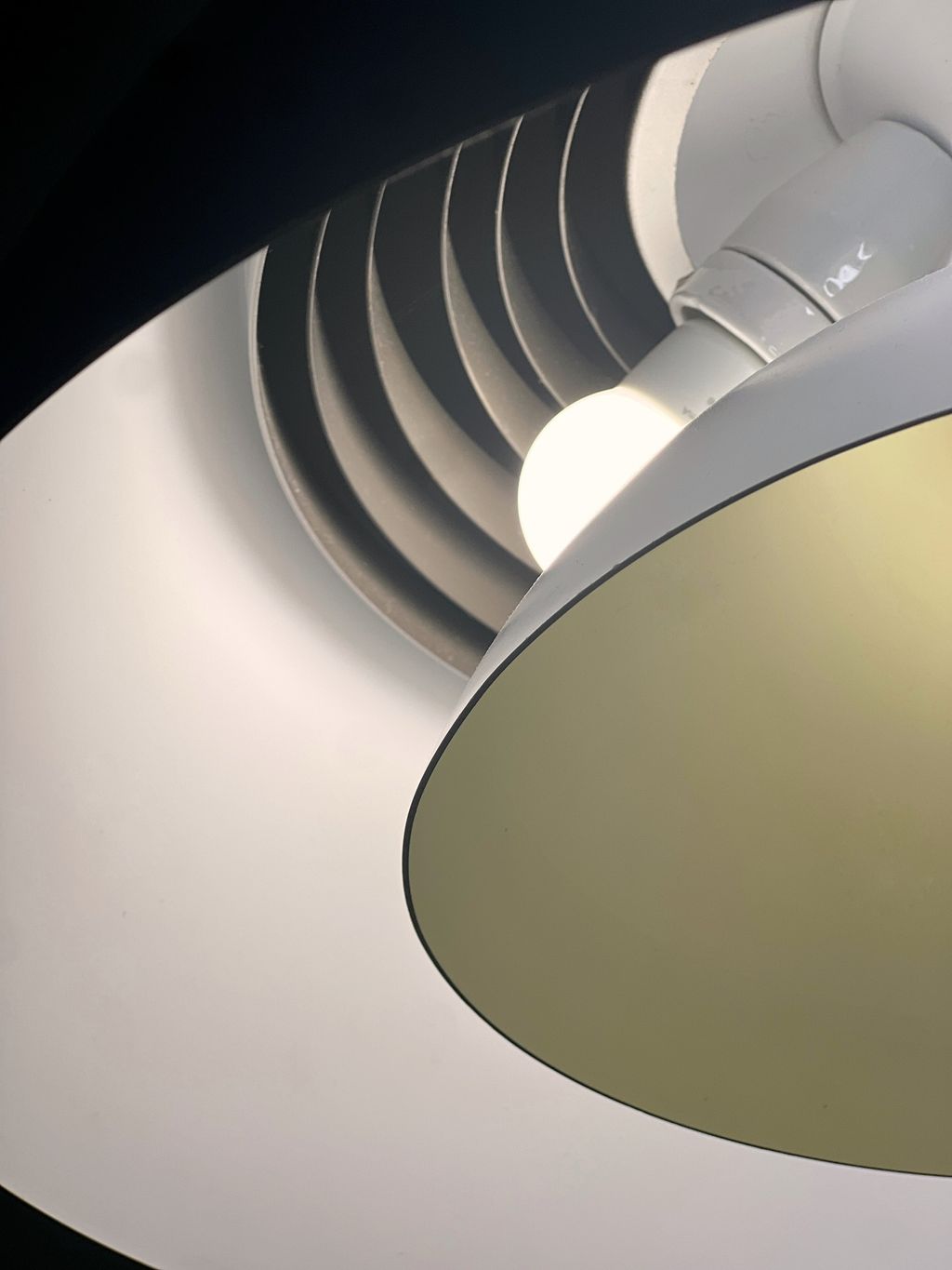 Arne Jacobsen Royal hanging lamp Louis Poulsen (6)