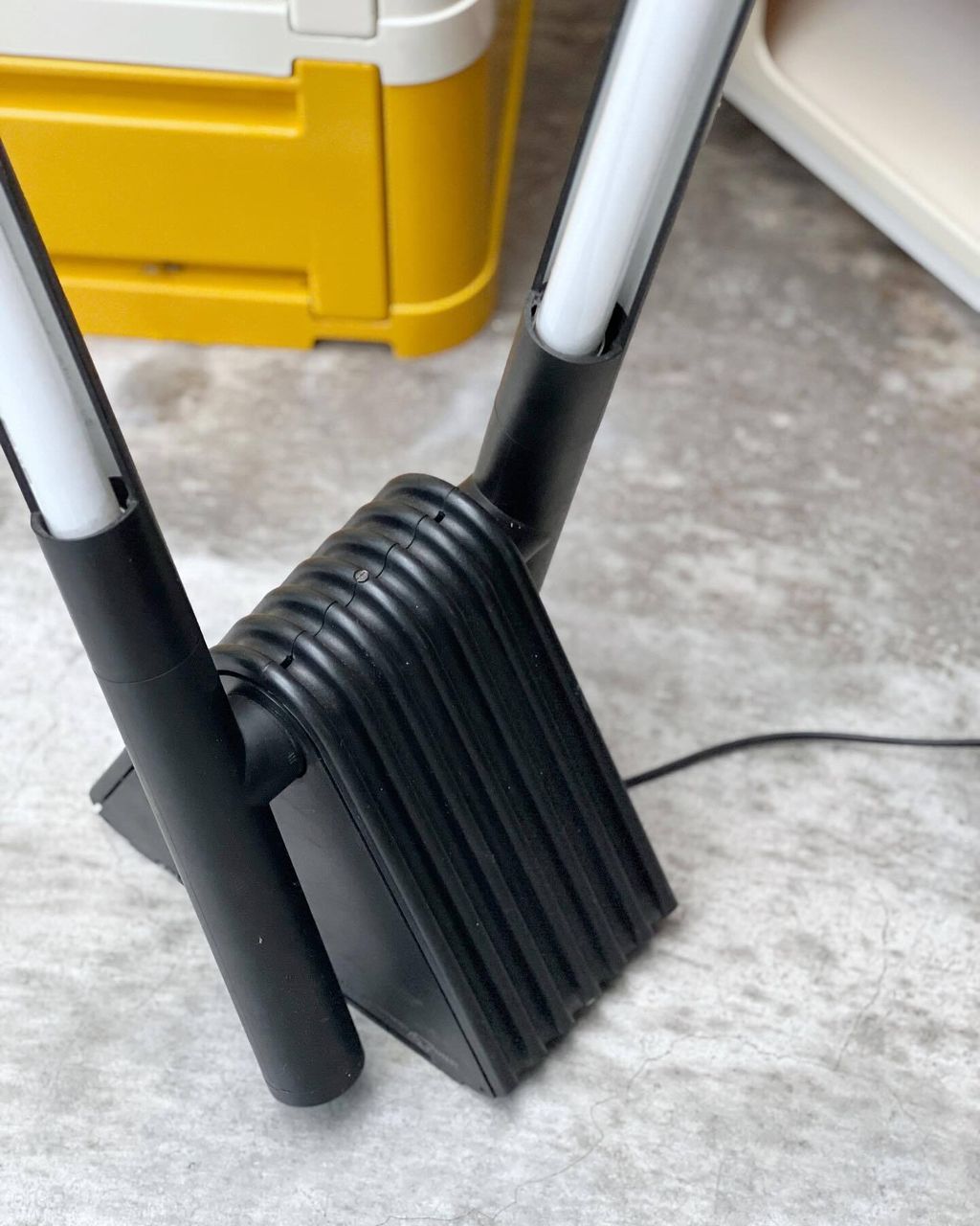 Vintage 1980s Italian Lightsaber Floor Lamp (4)