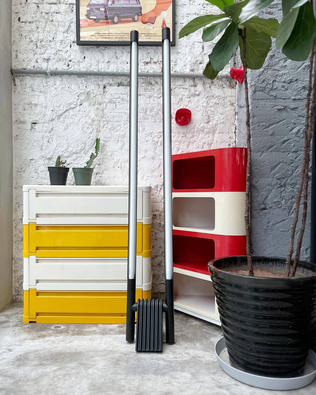 Vintage 1980s Italian Lightsaber Floor Lamp (2)