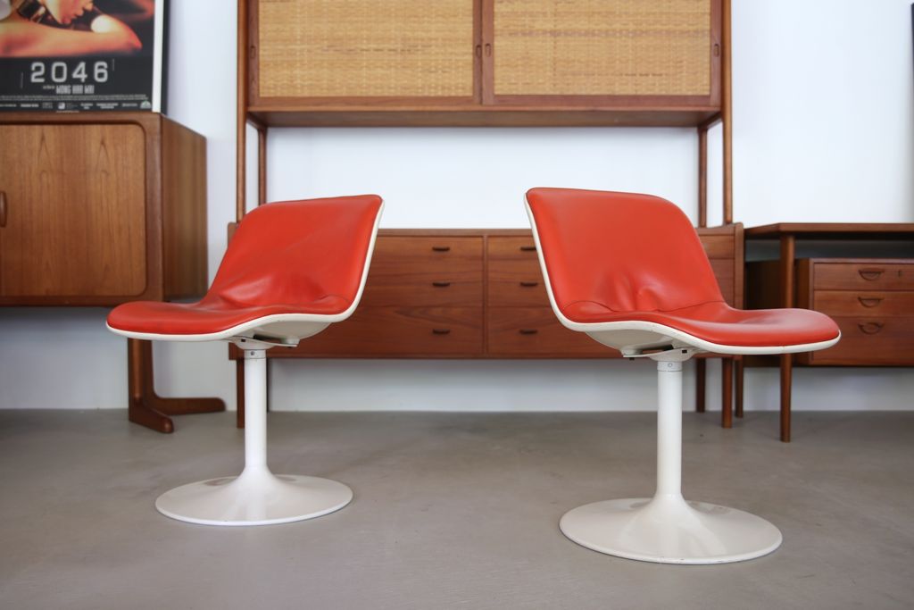 Spirit” plastic swivel chair by Hajime Oonishi for Houtoku Spirit” plastic swivel chair by Hajime Oonishi for Houtoku