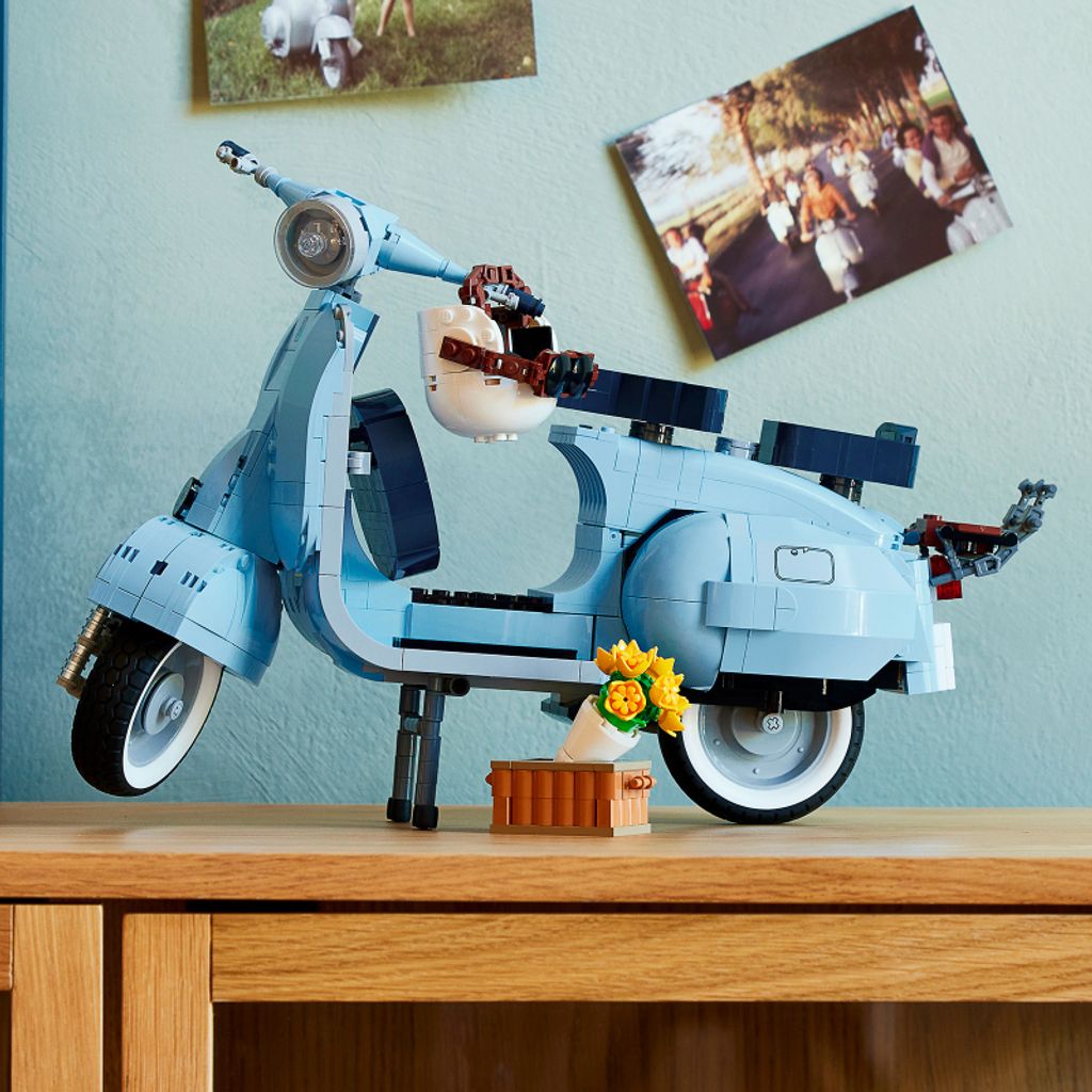 10298-lego-vespa-125_10.jpg