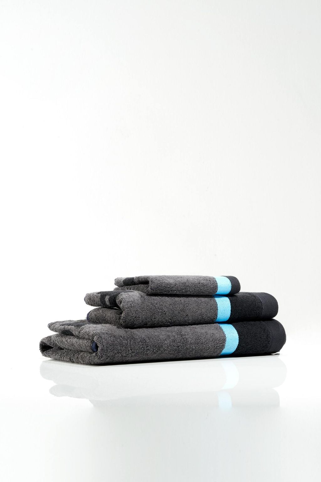 Nordic Sport Towel Charcoal 01-min