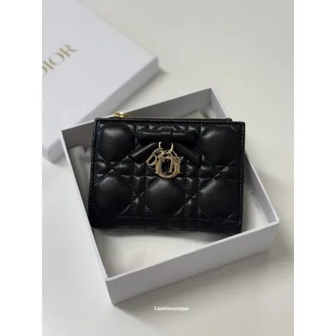 tw-11134207-820la-mkgjhh2gk6x39d