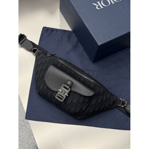 tw-11134207-81ztn-meo5loj68utcf0