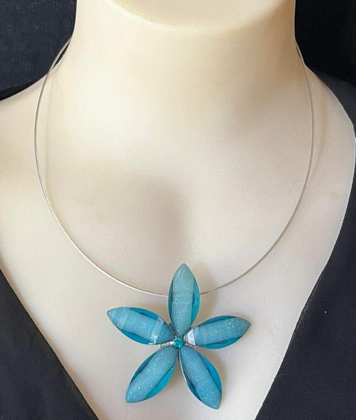 bluepetalglassNL.jpg
