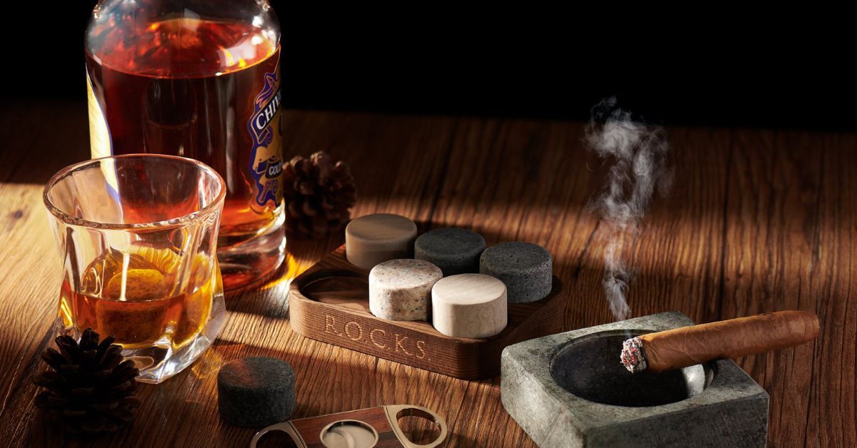 CIGAR AFICIONADO 滿足您對生活奢侈感的完美詮釋 GENTLEMAN'S SET 雪茄花崗岩酒石