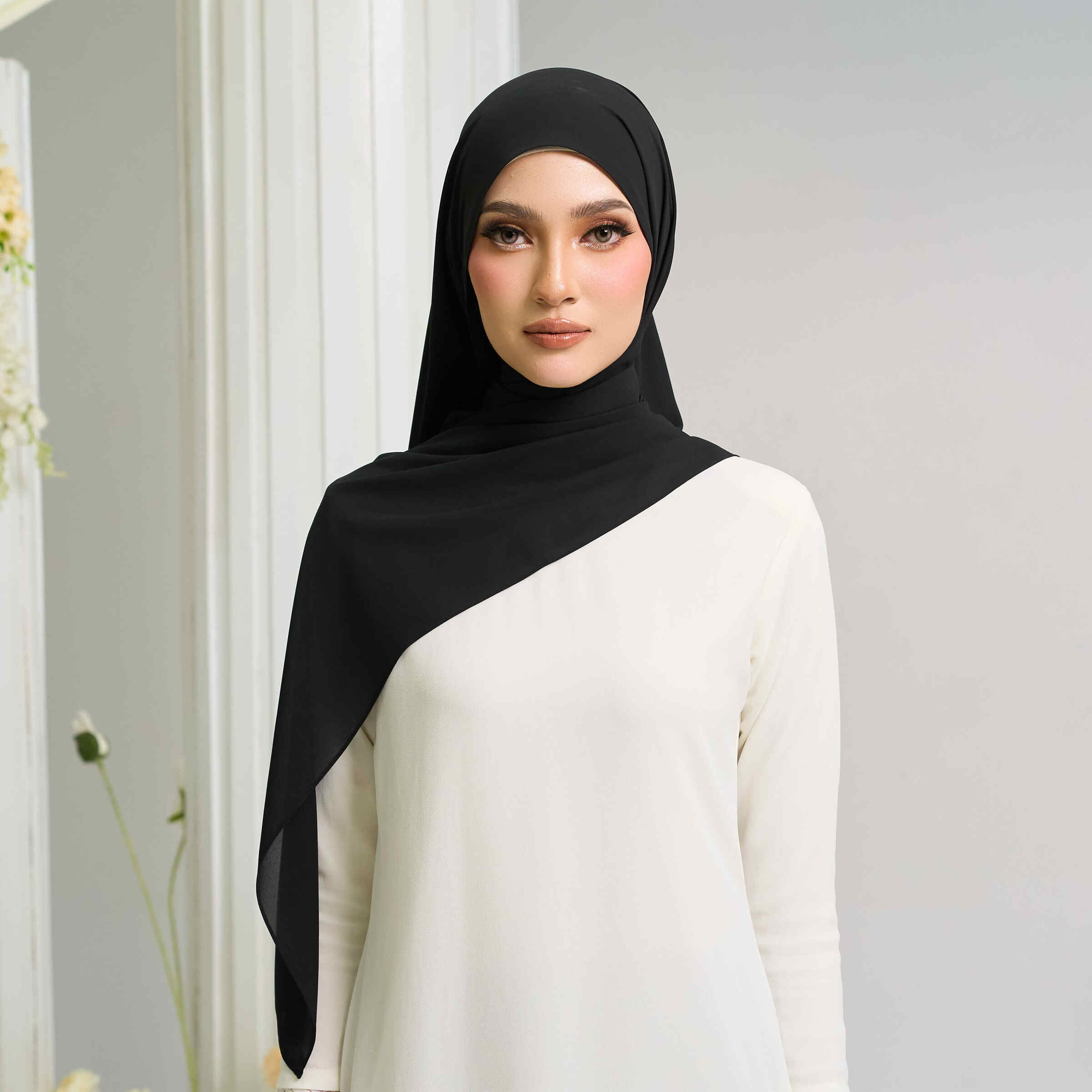 Shawl Lawa in Black