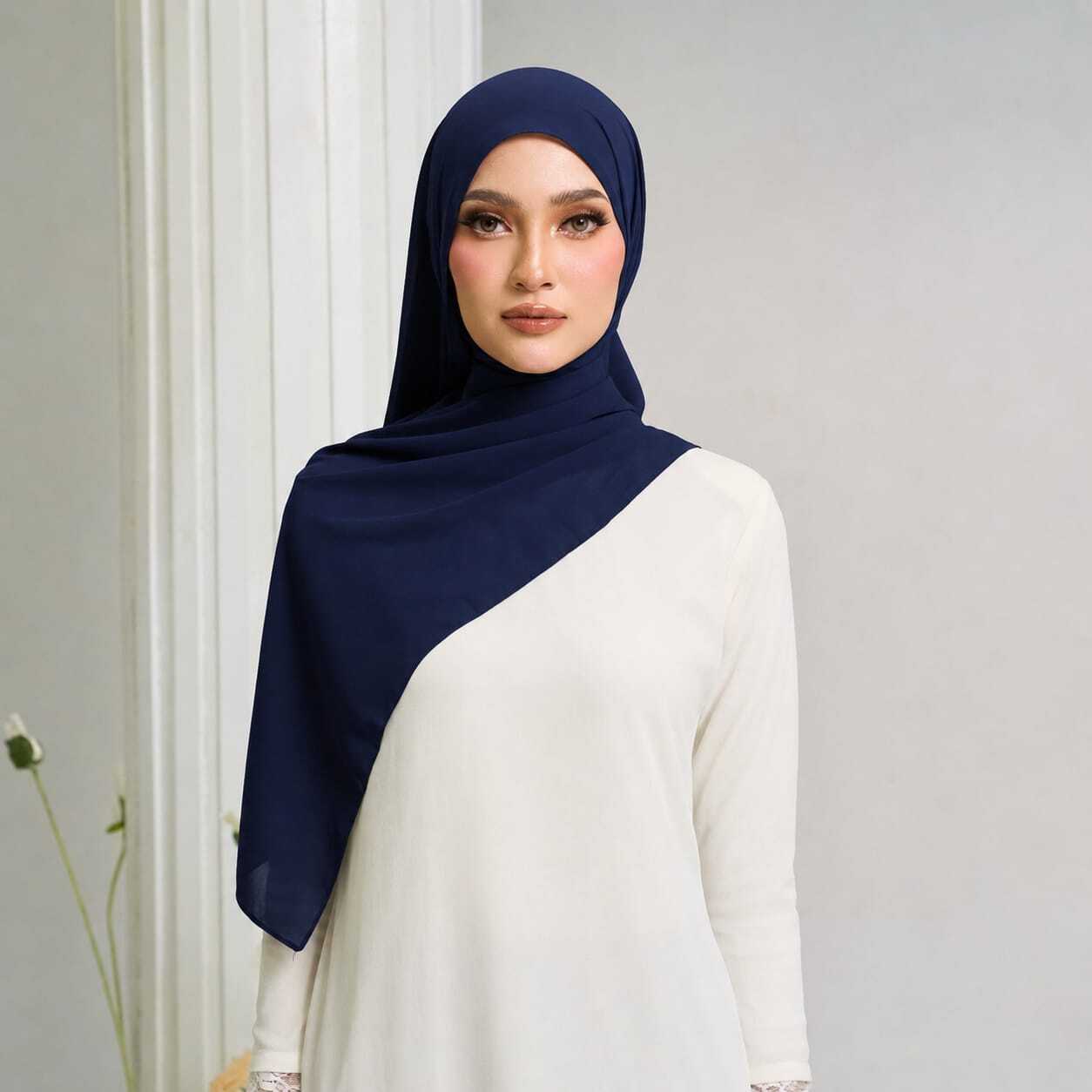 Shawl Lawa in Navy