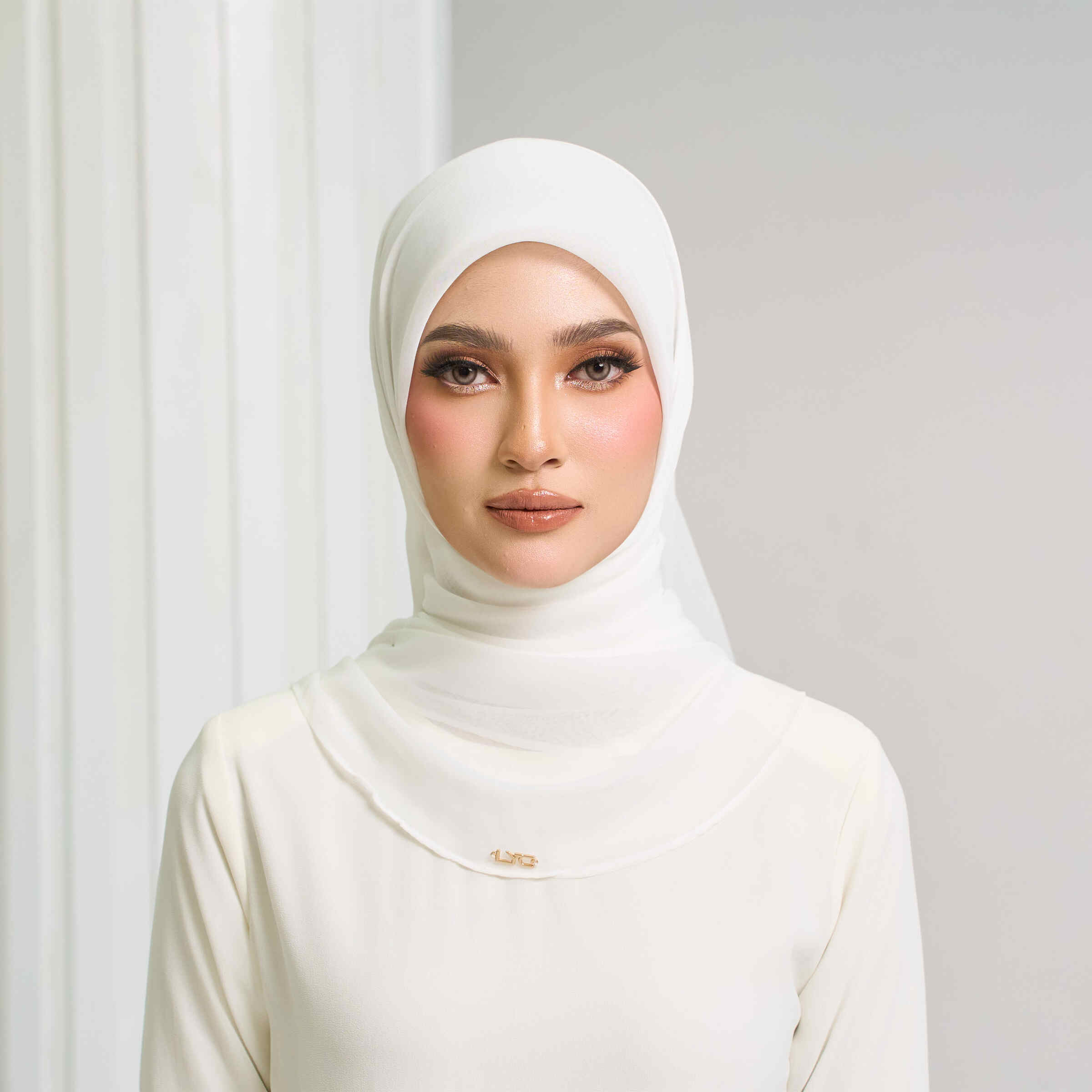 Bawal Manis in Off White