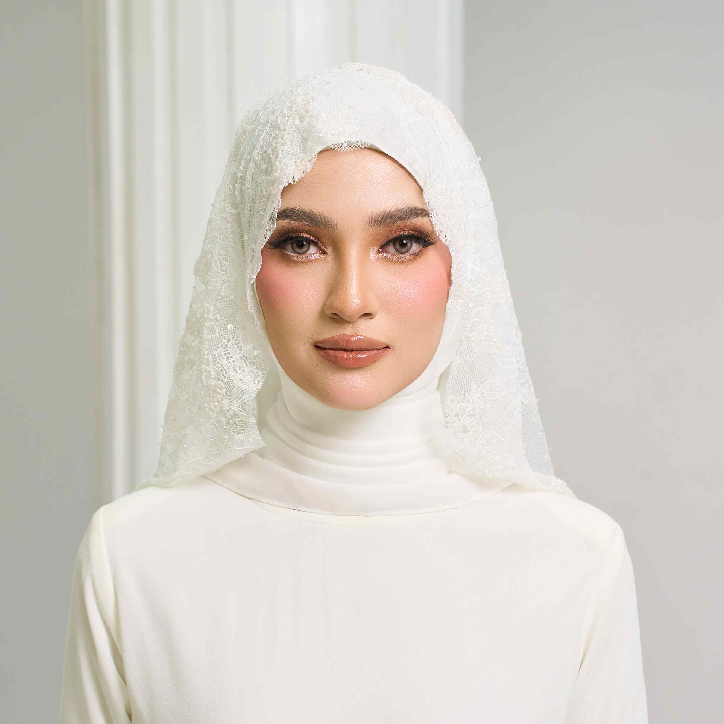 Beaded French Lace Veil in Off White