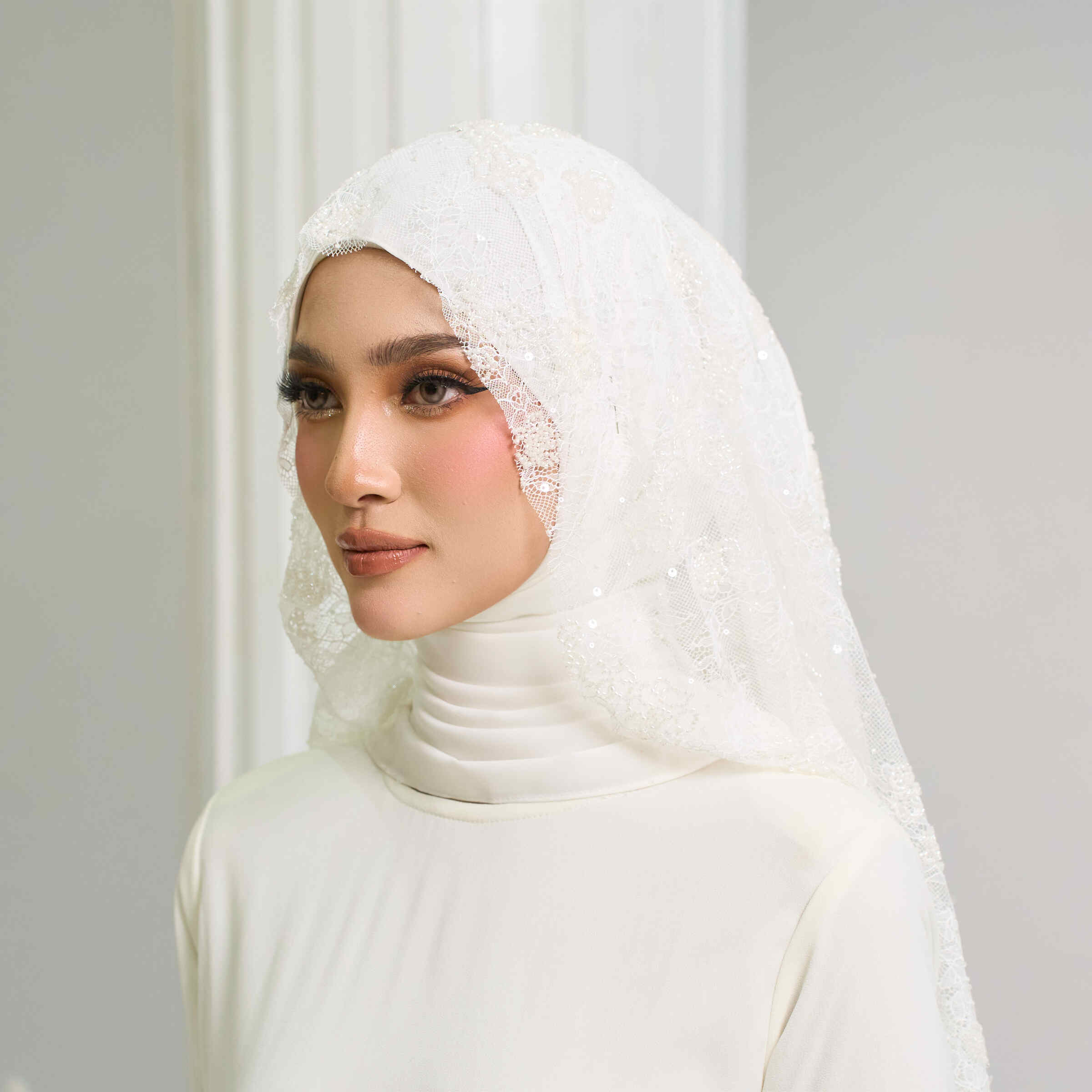 Beaded French Lace Veil in Off White